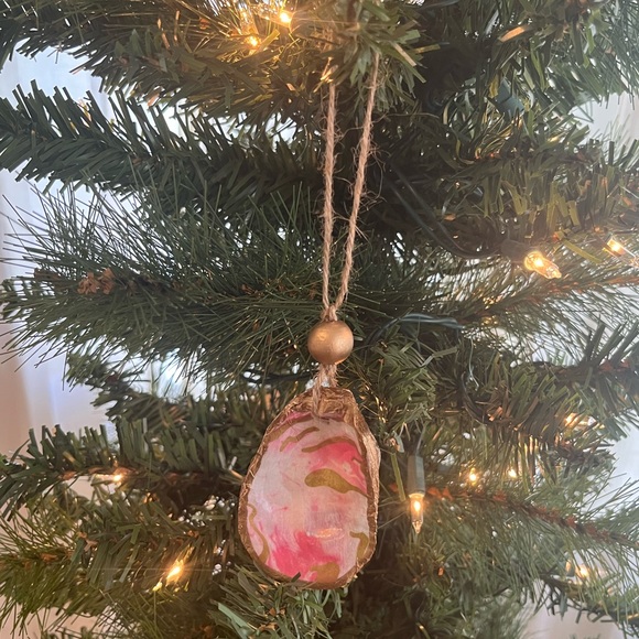 Set of Six Decoupaged Oyster Ornaments, Pink & Gold Marble - Picture 10 of 14